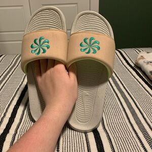 Nike slides size 11 men’s